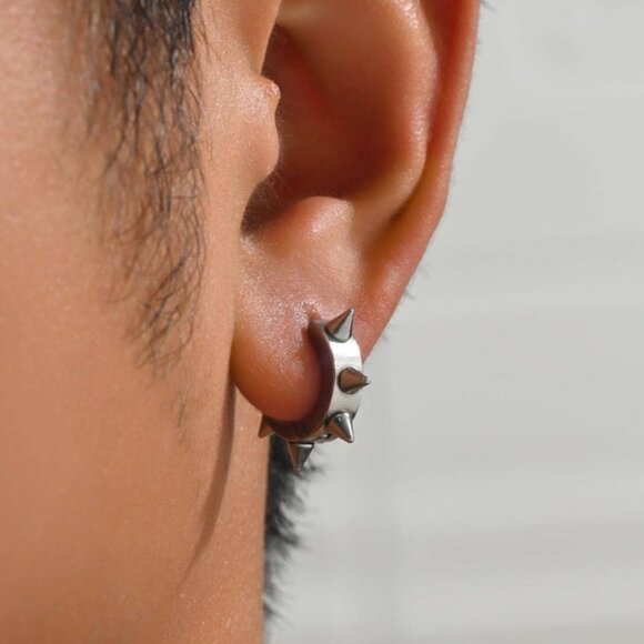 1Pair Men Stainless Steel Spiked Decor Hoop Earrings - Picture 2 of 5